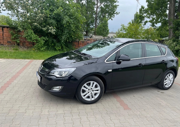 Opel Astra cena 27999 przebieg: 151000, rok produkcji 2011 z Trzebinia małe 466